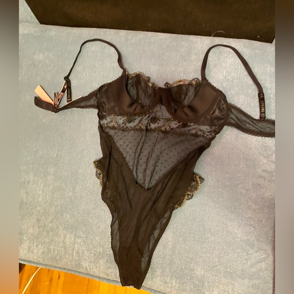 NWT VS lace bodysuit - Picture 8 of 11